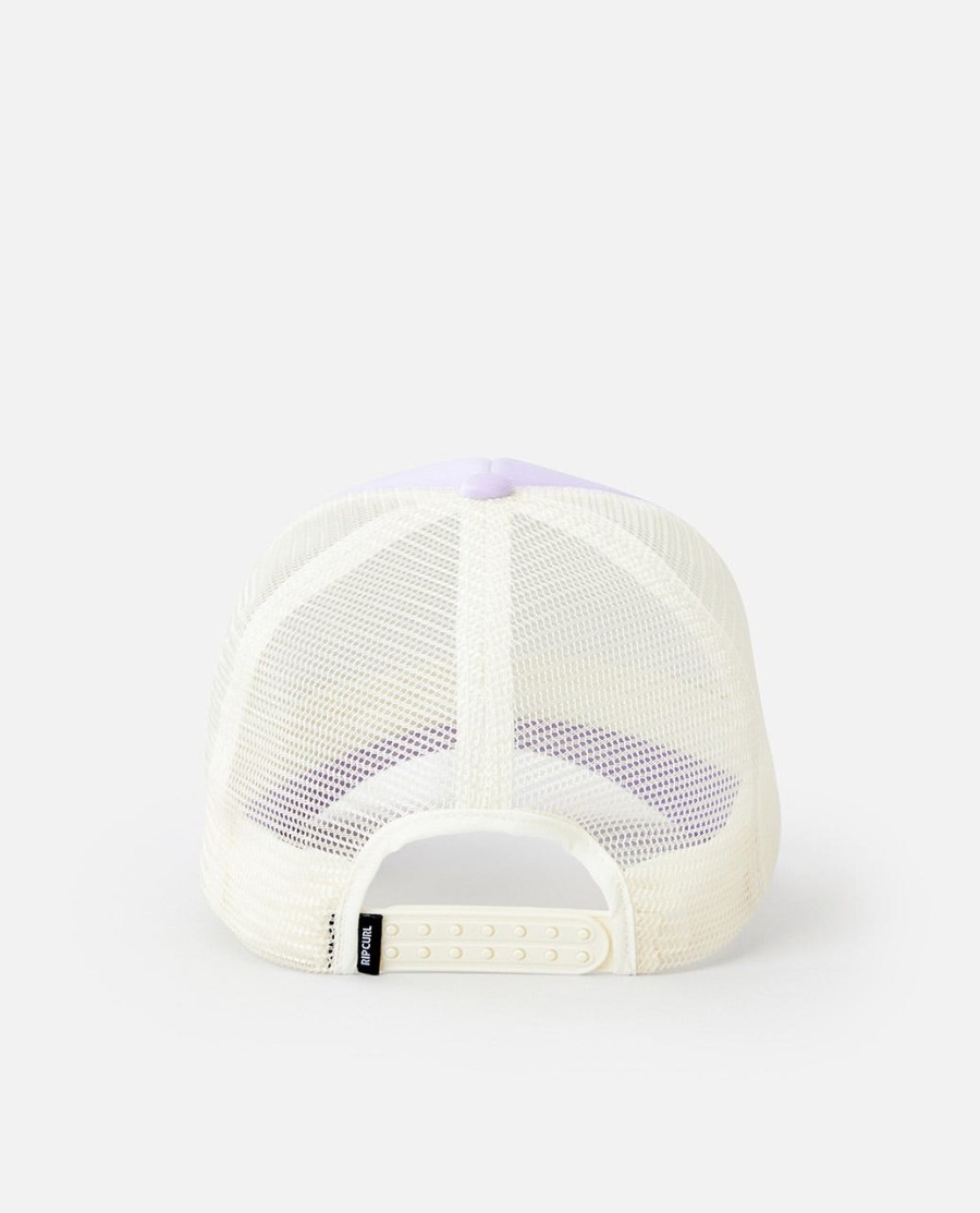 czapka typu trucker z daszkiem typu surf